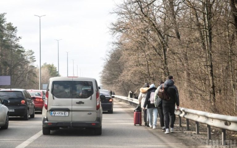 Понад 1,2 млн українців залишили країну, понад половина перетнули кордон з Польщею