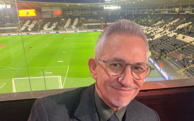 Відповів на брехню: легендарний англійський футболіст послав Лаврова слідом за російським кораблем