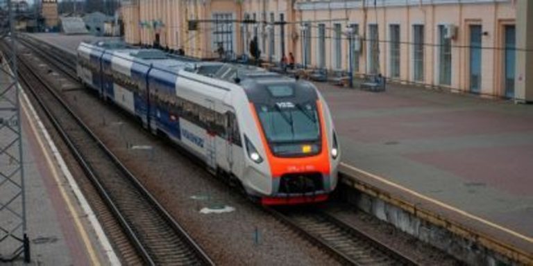 “УКРЗАЛІЗНИЦЯ” призначила евакуаційні поїзди до Польщі на 5 та 6 березня
