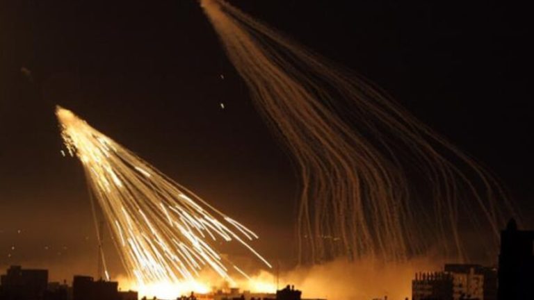 Окупаційні війська рф бомблять Україну фосфорними бомбами. Що варто знати у випадку ураження фосфором?