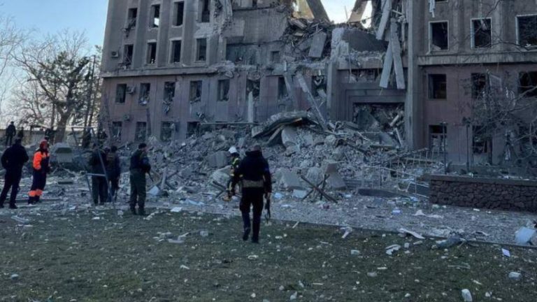 Окупанти знищили будівлю ОВА в Миколаєві. Є жертви