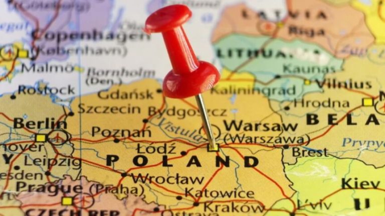 Як і де переселенцям з України шукати роботу в Польщі: перелік варіантів