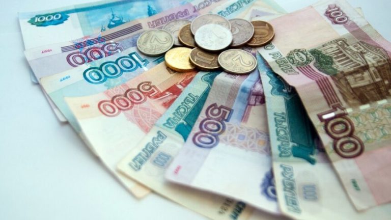 Сказати, що путін перетворив рублі на папір – образити сам папір. Михайло Ходорковський про те, чого наразі варта валюта рф