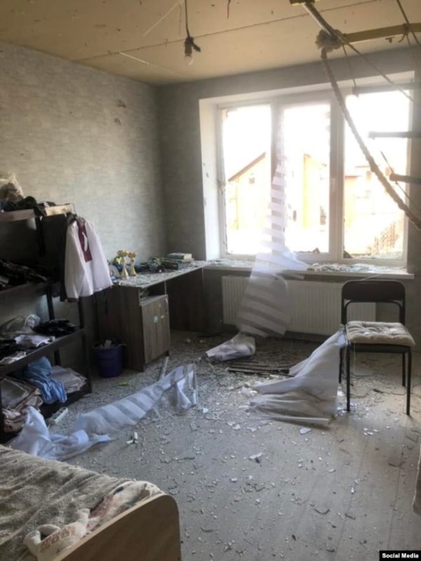 Будинок сім’ї Власенків у Ворзелі після обстрілу