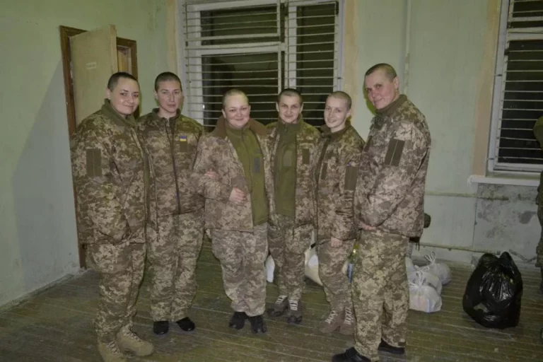 Каtування, приниження, оголення та стрижка налисо: як окупанти знущалися з полоненних українських воячок