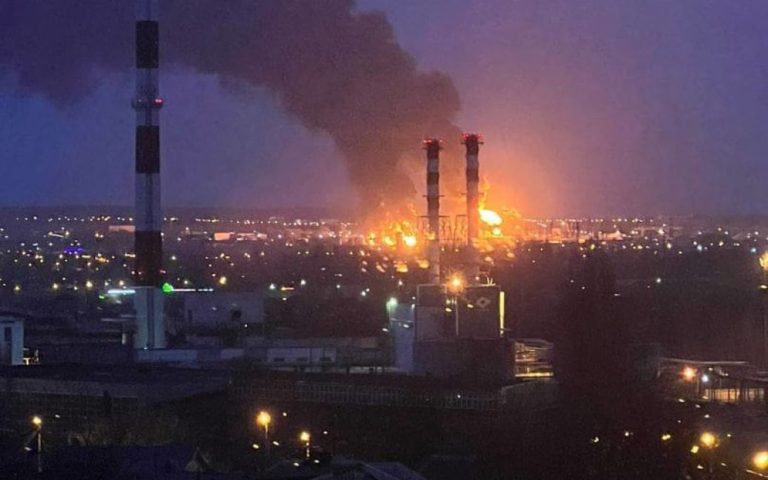 У російському Бєлгороді спалахнула пожежа на нафтобазі (фото, відео)