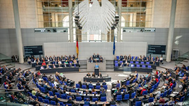 Німецький Парламент проголосував за постачання важкого озброєння Україні