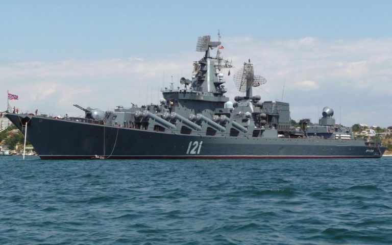 Горить “Москва”: на російському крейсері біля берегів Криму почалася пожежа