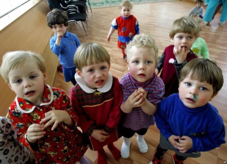 Евакуйованих дітей-сиріт із Донбасу продають в усиновлення в РФ, – Східна правозахисна група