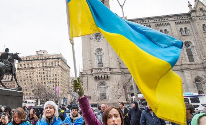 У Берліні на 8 та 9 травня заборонили прапори України та іншу українську символіку: посол України Мельник відреагував