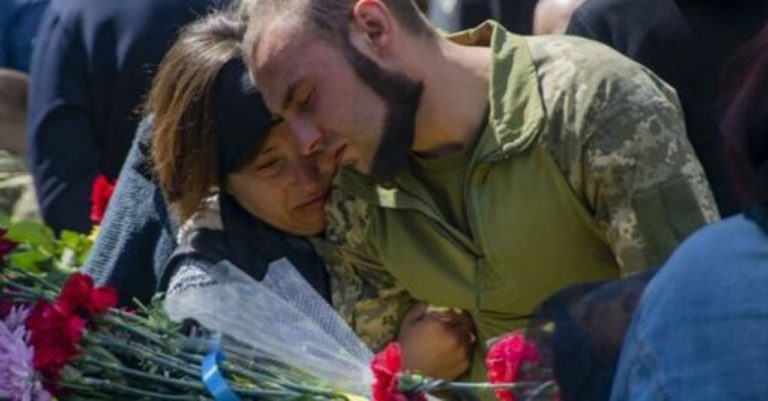 Розривається на шматки материнське серце: Попрощалися із десятьма Героями, які віддали життя за Україну