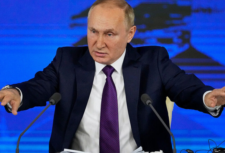 Верх цинізму: Путін привітав українців із Днем перемоги та побажав довголіття