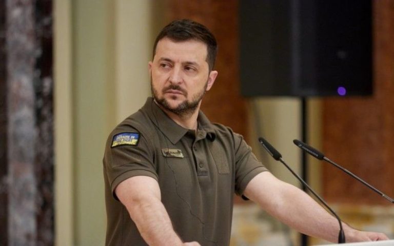 “Ви коли-небудь тут жили?”: Зеленський емоційно відповів на запитання журналістки про корупцію в Україні