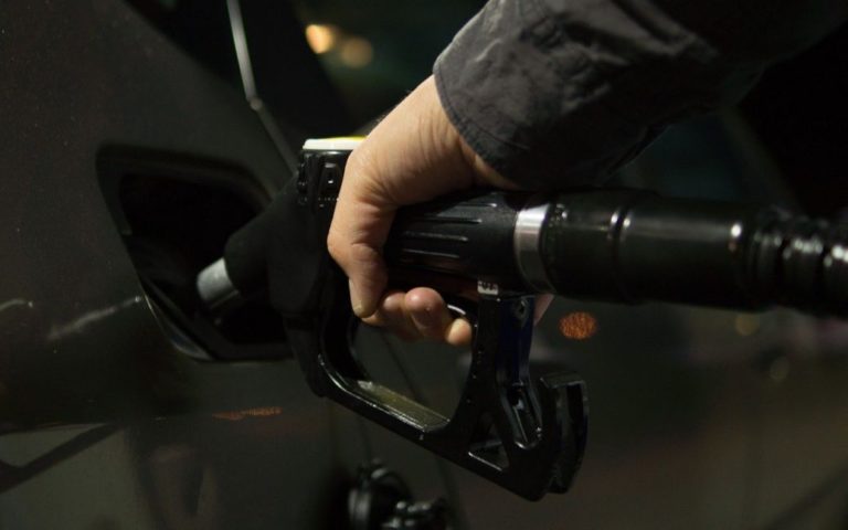 Експерти і урядовці розповіли, коли з’явиться достатньо пального і на якій ціні зупиниться
