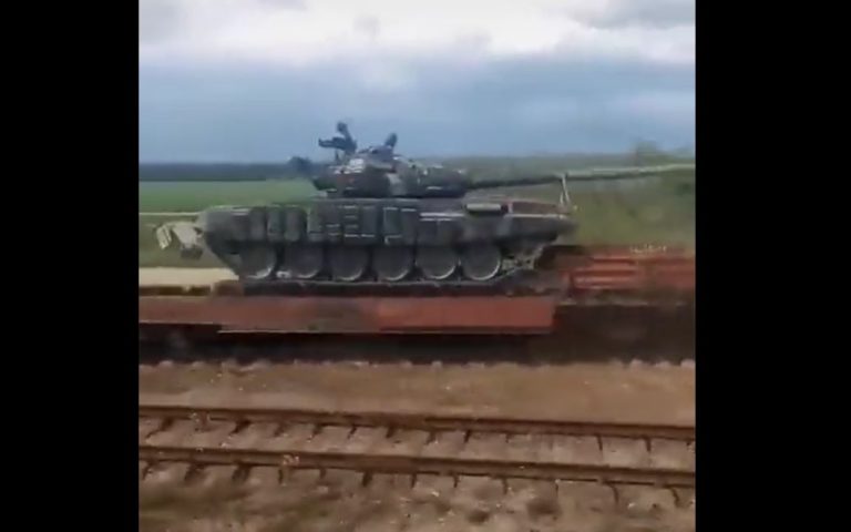 Білоруський ешелон з танками рухається до кордону з Україною: відео