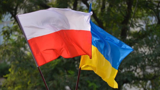 Повернете гроші з відсотками: Польща попередила українських біженців