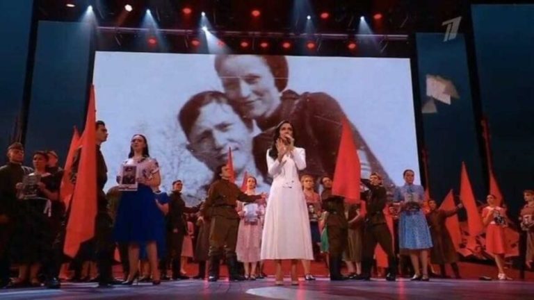 Конфуз на російському телебаченні: американських грабіжників Бонні і Клайда видали за ветеранів війни. Відео