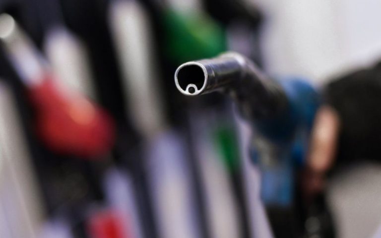 Українські АЗС змінили ціни на всі види пального: скільки тепер коштує заправитися