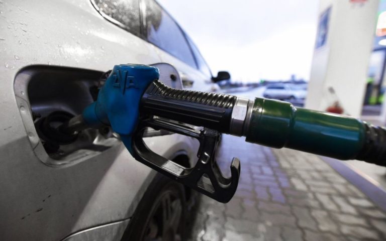 Українські АЗС змінили ціни на всі види пального: за скільки ними тепер можна заправитится