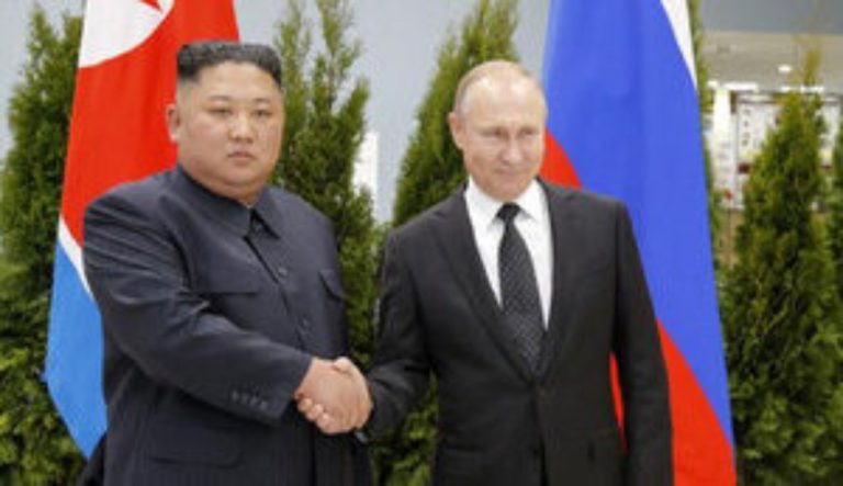 Кім Чен Ин заявив про повну підтримку Путіна: Російський народ досягає великих успіхів