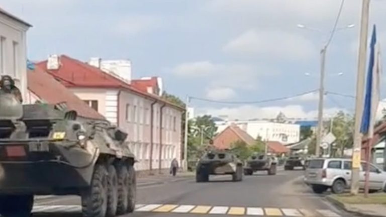 Колона військової техніки Білорусі підійшла до кордону з Волинською областю. ВIДЕО
