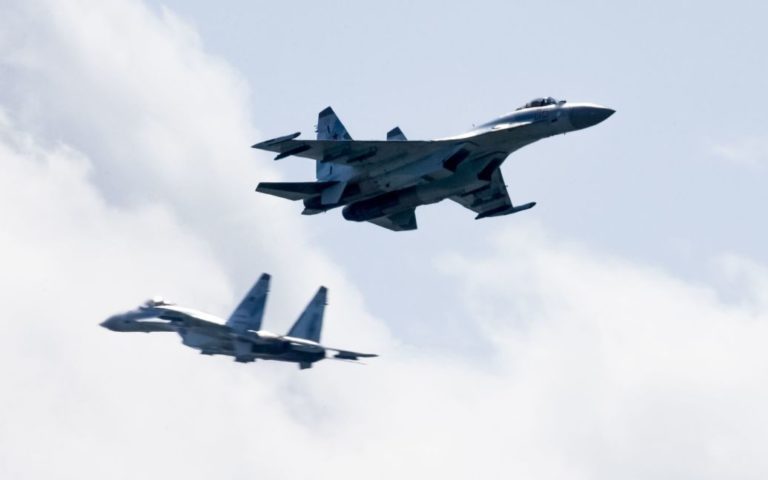 Бій над Чорним морем: ворожuй Су-35 застосував керовані ракети по парі українських штурмовиків