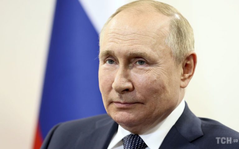 Причину вже озвучено: “занадто здоровому” Путіну двічі викликали медиків на вихідних