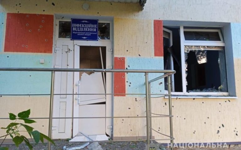 Росіяни вдарили ракетами по Дніпропетровщині: зруйновані дитсадок та лікарня, є постраждалі