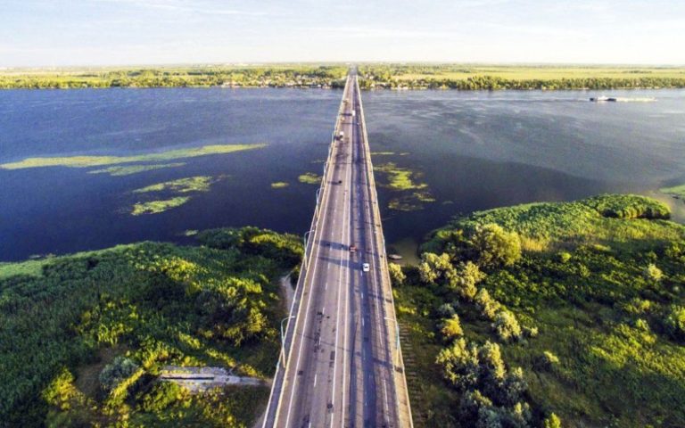 “Не руйнуємо інфраструктуру, руйнуємо плани ворога”: в ЗСУ підтвердили удари по Антонівському мосту в Херсоні