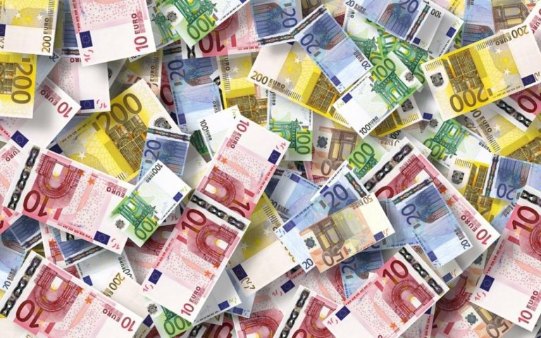 “Пара євро-долар – непрогнозована”: економіст про ситуацію на ринку валют