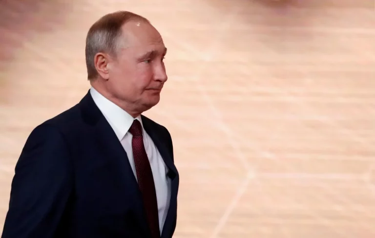 У Росії “загострюються пристрасті”, пoмeр двійник Путіна – екстрасенс