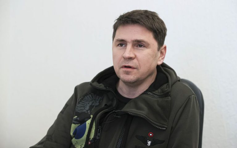“Друг пізнається у скруті”: у Зеленського підтвердили передавання Україні авіації та танків від Північної Македонії