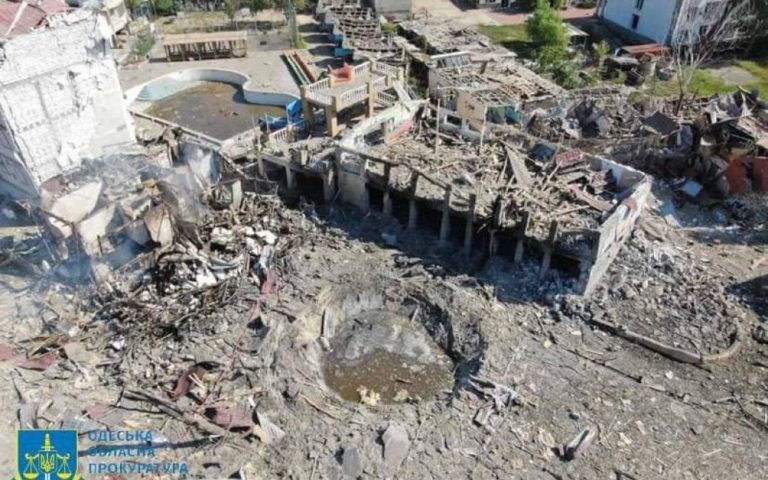 Окупанти обстріляли ракетами курортне селище на Одещині: зруйновано 2 бази відпочинку та житлові будинки