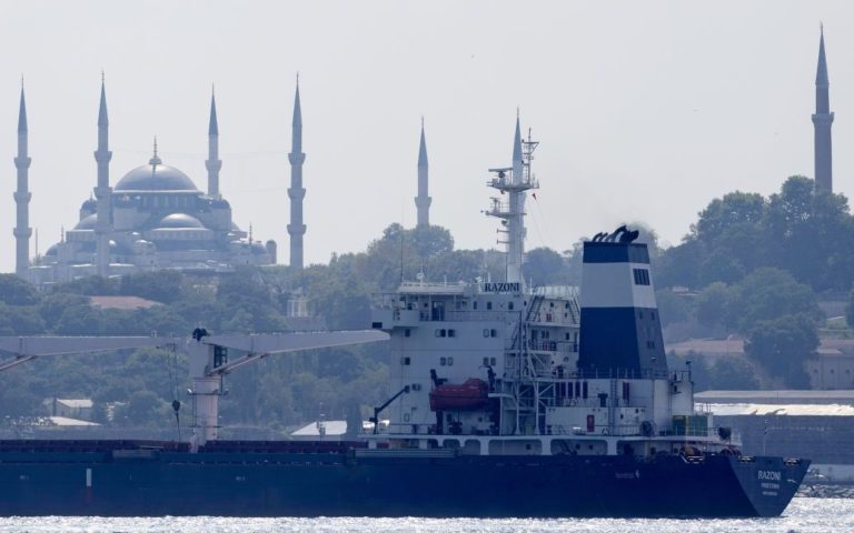 Україна звернулася із запитом до Туреччини щодо судна, яке могло провезти через Босфор російські ракетні системи