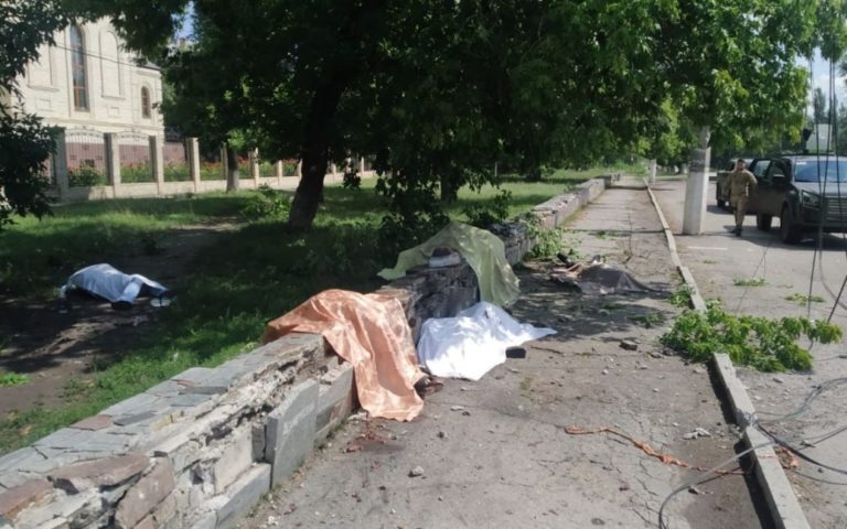 Окупанти обстріляли Торецьк на Донеччині: загинуло 8 людей, а серед поранених 3 дітей