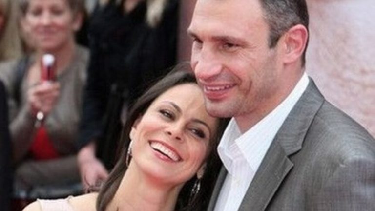 Віталій Кличко офіційно розлучається зі своєю дружиною після 25 років шлюбу