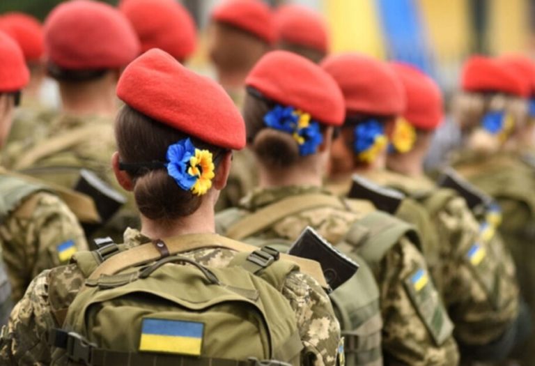 Військовий облік для жінок: у Міноборони роз’яснили правила виїзду українок за кордон