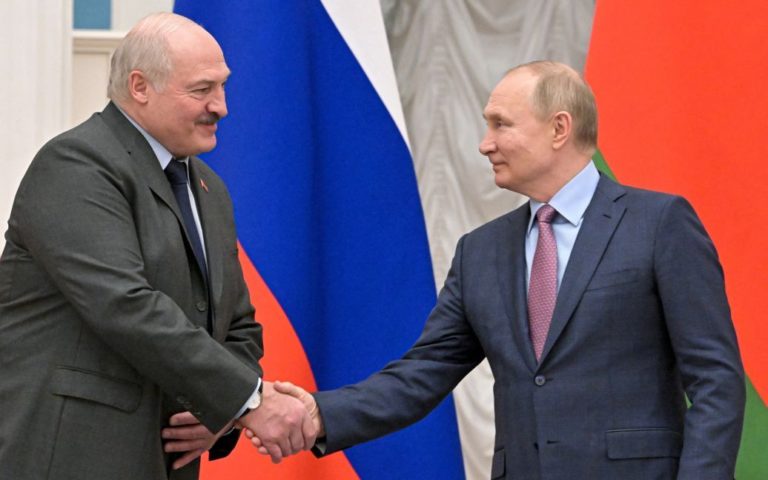 Путін втягує Лукашенка у війну: чи відкриє Білорусь другий фронт і чи буде наступ на Київ