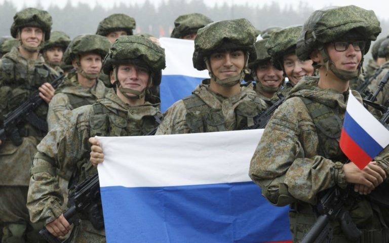 Армія РФ зробить “жест доброї волі” в Херсоні: експерт назвав причини, чому окупанти втечуть із міста