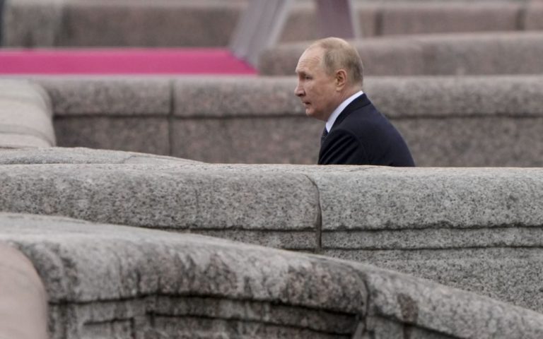 Путін збирається відвідати Донбас: у Кремлі заявили про “купу планів” щодо окупованих територій
