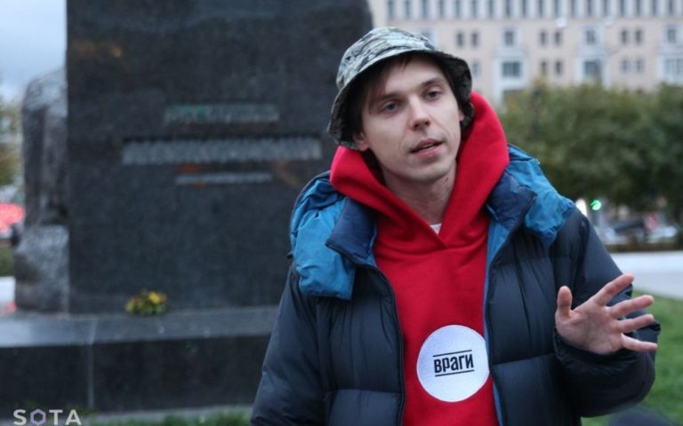 У РФ силовики зґвалтували активіста і змусили вибачитися за слова “Слава Київській Русі, Новоросія — с*си”
