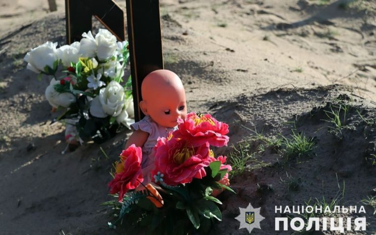 “Людочка тільки-но навчилась говорити”: в Лимані росіяни вбили 1-річну дівчинку та три покоління її родини