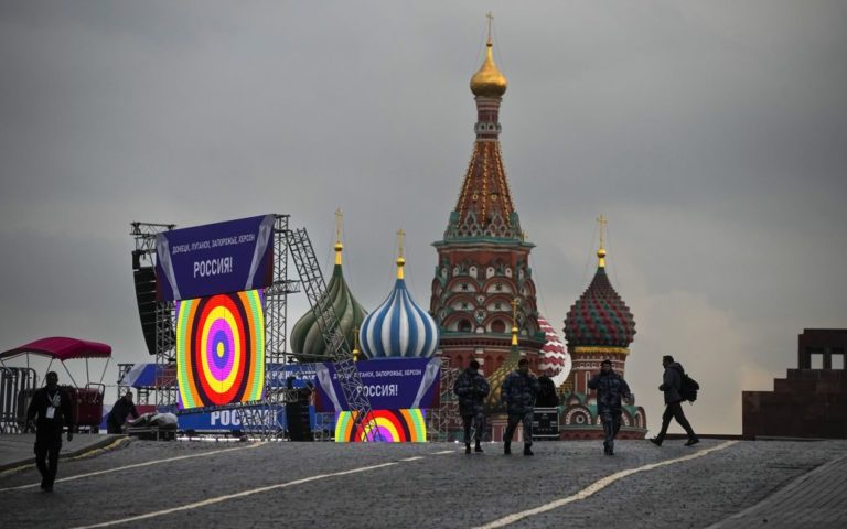 Російські олігархи готові віддати частину статків на відновлення України, аби вийти з-під санкцій – експерт