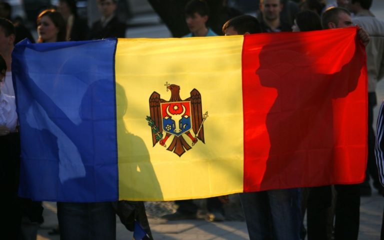 МЗС Молдови засудило обстріли України та відреагувало на падіння уламків ракети на їхню територію