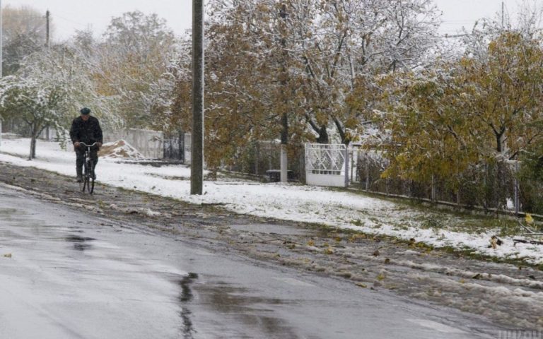 Прогноз невтішний: Народний синоптик розповів, яку погоду українцям очікувати у листопаді
