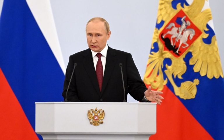Путін може втратити владу: Подоляк спрогнозував “кримінальну революцію” в Росії