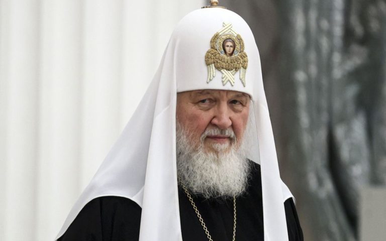 Патріарх Кирил доручив церковним служителям в Росії молитися за Путіна