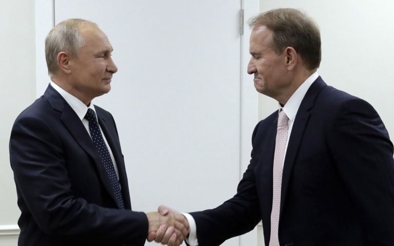 Путін пообіцяв витягнути з в’язниці та врятувати Медведчука – ЗМІ