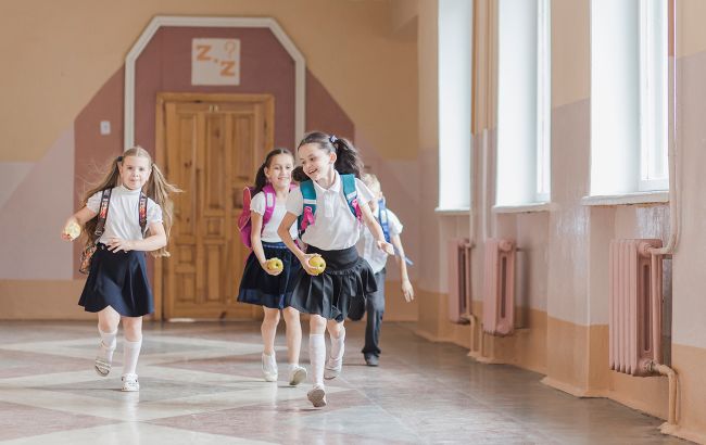 Польща стежитиме, чи ходять українські діти до школи