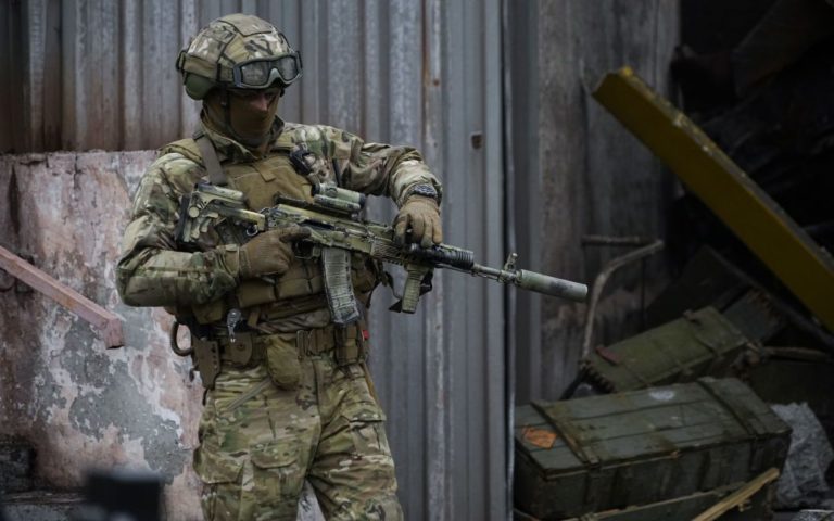 РФ розгортає “загороджувальні загони” для рoзстрілy своїх солдатів, які відступають – британська розвідка